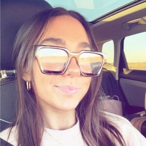 Meet your Posher, Lainey